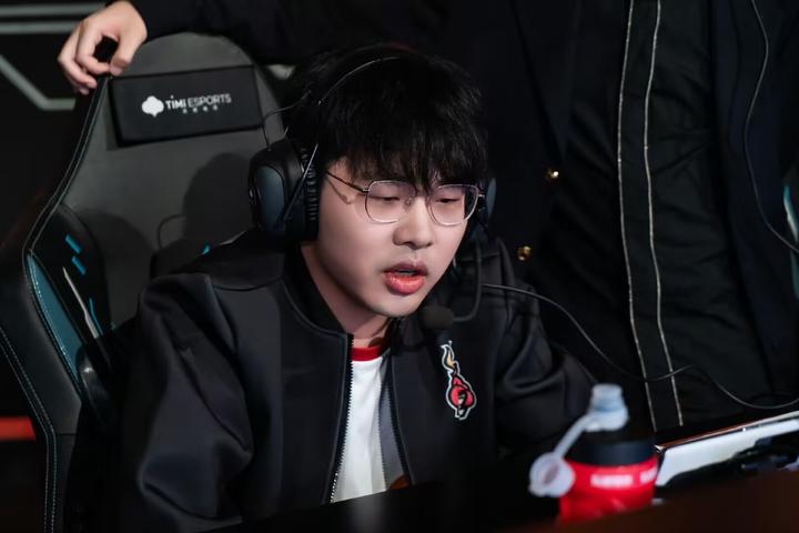 爱游戏-逐出国足第一天奖励远射必进卡