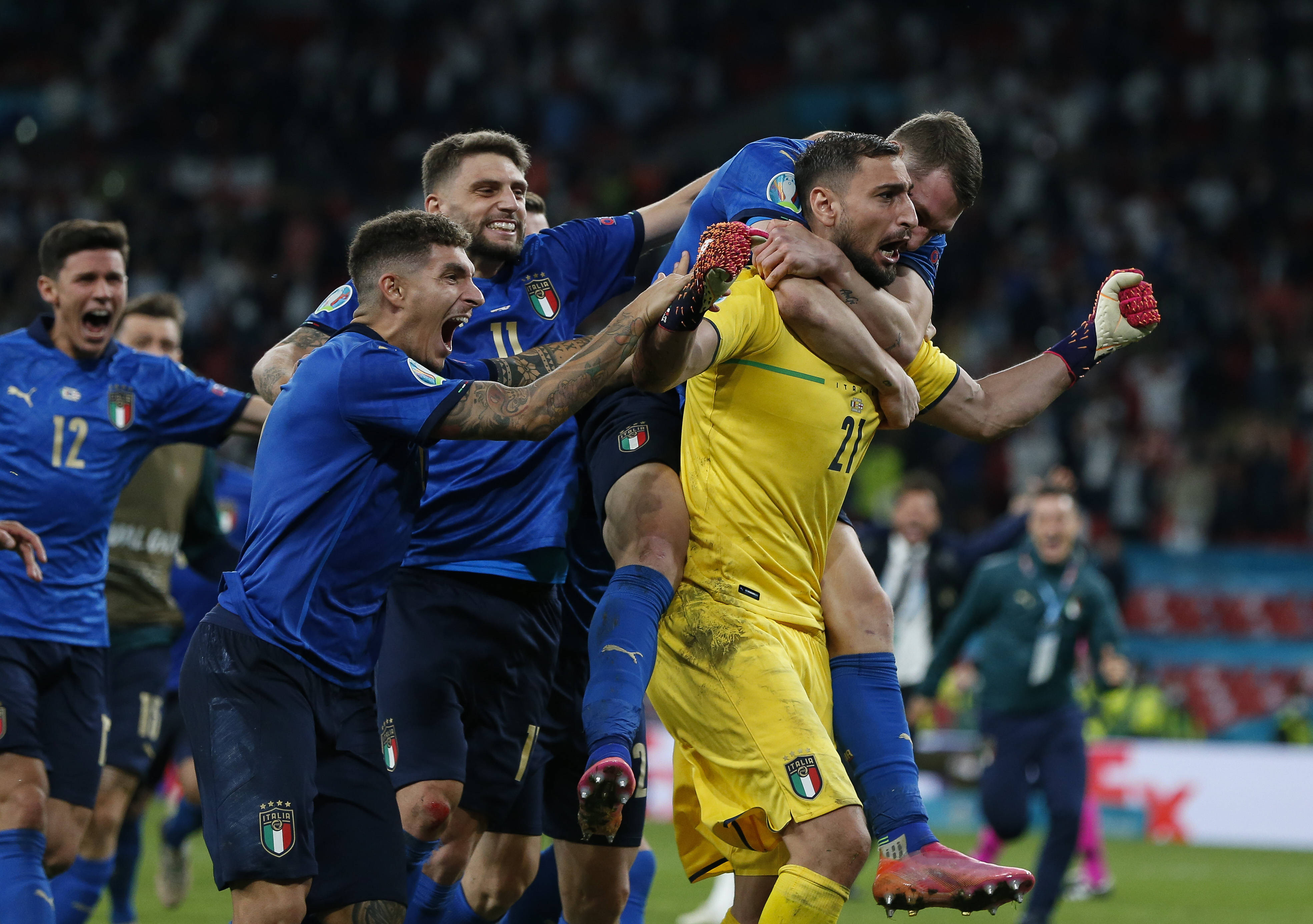 AYX SPORTS-精彩足球比赛中球队展现出强大实力的句子